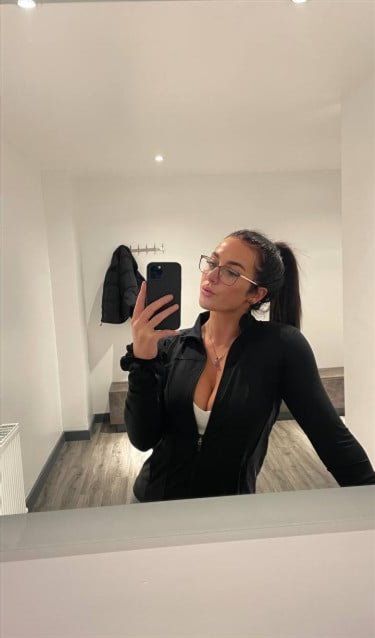 Escort Zenoba 24yo, Toulon / France