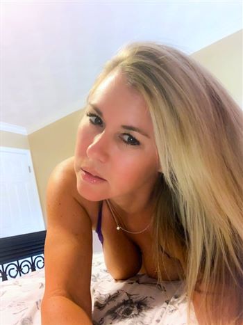 Enjoy intimate connection elite escort Hilduara Melun